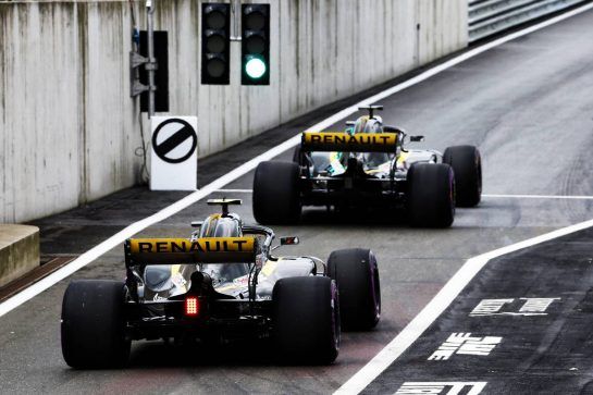 Nico Hulkenberg (GER) Renault Sport F1 Team RS18 leads team mate Carlos Sainz Jr (ESP) Renault Sport F1 Team RS18 out of the pits.
29.06.2018. Formula 1 World Championship, Rd 9, Austrian Grand Prix, Spielberg, Austria, Practice Day.
- www.xpbimages.com, EMail: requests@xpbimages.com - copy of publication required for printed pictures. Every used picture is fee-liable. © Copyright: Batchelor / XPB Images