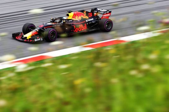 Daniel Ricciardo (AUS) Red Bull Racing RB14.
29.06.2018. Formula 1 World Championship, Rd 9, Austrian Grand Prix, Spielberg, Austria, Practice Day.
- www.xpbimages.com, EMail: requests@xpbimages.com - copy of publication required for printed pictures. Every used picture is fee-liable. © Copyright: Bearne / XPB Images