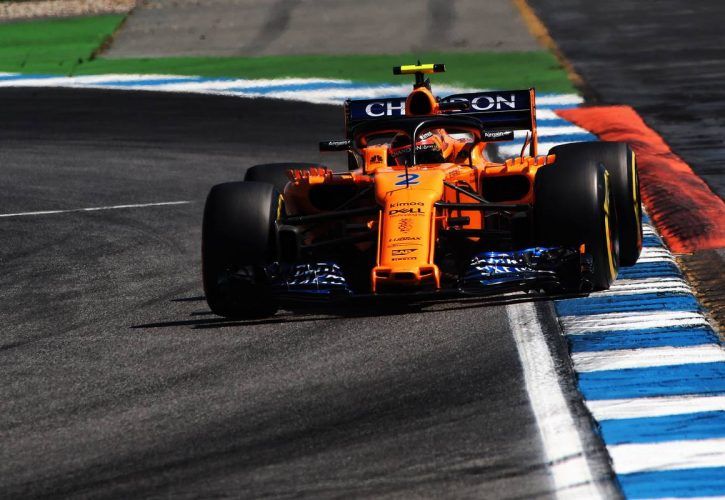 Stoffel Vandoorne (BEL) McLaren MCL33.