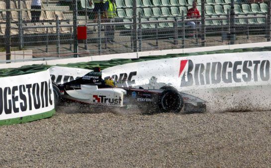 02.08.2003 Mannheim, Deutschland,
F1 am Hockenheimring, Nicolas Kiesa (DK, 18), Minardi Cosworth, PS03, auf der Strecke (Track) bei seinem Crash in der Sachs Kurve - Samstag, Formel 1 Grand Prix (GP), Großer Preis von Deutschland 2003 (Länge 4.574m, Baden Württemberg) - Alle Bilder auf www.xpb.cc, eMail: info@xpb.cc - Abdruck ist honorarpflichtig. © Copyrightnachweis: xpb.cc