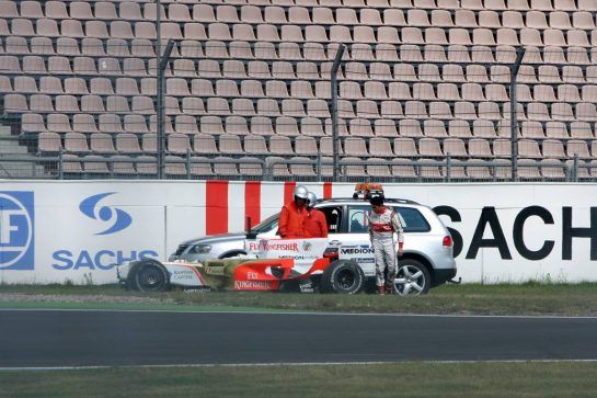 10.07.2008 Hockenheim, Germany,
Giancarlo Fisichella (ITA), Force India F1 Team crashed in Sachs corner - Formula 1 Testing, Hockenheim - www.xpb.cc, EMail: info@xpb.cc - copy of publication required for printed pictures. Every used picture is fee-liable. © Copyright: Danny Sosef / xpb.cc