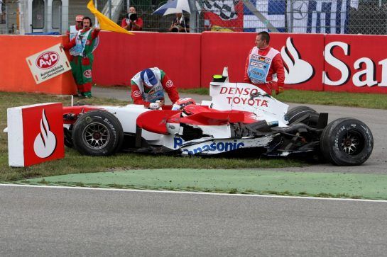 20.07.2008 Hockenheim, Germany, Timo Glock (GER), Toyota F1 Team, TF108, crashed - Formula 1 World Championship, Rd 10, German Grand Prix, Sunday Race - www.xpb.cc, EMail: info@xpb.cc - copy of publication required for printed pictures. Every used picture is fee-liable. © Copyright: xpb.cc