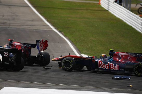25.07.2010 Hockenheim, Germany, Jaime Alguersuari (ESP), Scuderia Toro Rosso crashes into the back of Sébastien Buemi (SUI), Scuderia Toro Rosso - Formula 1 World Championship, Rd 11, German Grand Prix, Sunday Race - www.xpb.cc, EMail: info@xpb.cc - copy of publication required for printed pictures. Every used picture is fee-liable. © Copyright: Batchelor / xpb.cc