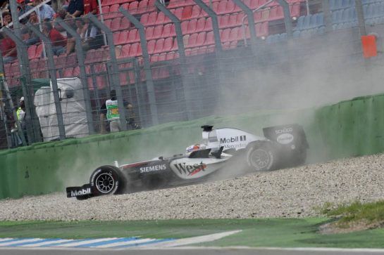 23.07.2005 Hockenheim, Germany,Juan-Pablo Montoya, COL, West McLaren Mercedes crashed on the last corner - July, Formula 1 World Championship, Rd 12, German Grand Prix, Hockenheim, Germany, Grosser Mobil 1 Preis von Deutschland, GER, Hockenheimring Baden-Württemberg, Qualifying - www.xpb.cc, EMail: info@xpb.cc - copy of publication required for printed pictures. Every used picture is fee-liable. © Copyright: R.Batchelor / xpb.cc