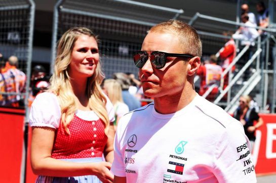 Valtteri Bottas (FIN) Mercedes AMG F1 on the drivers parade.
01.07.2018. Formula 1 World Championship, Rd 9, Austrian Grand Prix, Spielberg, Austria, Race Day.
- www.xpbimages.com, EMail: requests@xpbimages.com - copy of publication required for printed pictures. Every used picture is fee-liable. © Copyright: Photo4 / XPB Images
