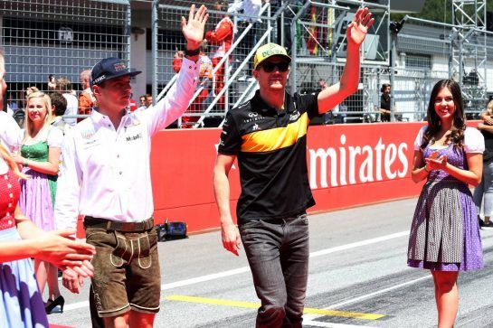 (L to R): Max Verstappen (NLD) Red Bull Racing with Nico Hulkenberg (GER) Renault Sport F1 Team on the drivers parade.
01.07.2018. Formula 1 World Championship, Rd 9, Austrian Grand Prix, Spielberg, Austria, Race Day.
- www.xpbimages.com, EMail: requests@xpbimages.com - copy of publication required for printed pictures. Every used picture is fee-liable. © Copyright: Photo4 / XPB Images