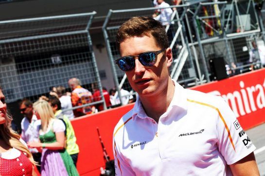 Stoffel Vandoorne (BEL) McLaren on the drivers parade.
01.07.2018. Formula 1 World Championship, Rd 9, Austrian Grand Prix, Spielberg, Austria, Race Day.
- www.xpbimages.com, EMail: requests@xpbimages.com - copy of publication required for printed pictures. Every used picture is fee-liable. © Copyright: Photo4 / XPB Images