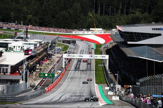 Lewis Hamilton (GBR) Mercedes AMG F1 W09.
01.07.2018. Formula 1 World Championship, Rd 9, Austrian Grand Prix, Spielberg, Austria, Race Day.
- www.xpbimages.com, EMail: requests@xpbimages.com - copy of publication required for printed pictures. Every used picture is fee-liable. © Copyright: Charniaux / XPB Images