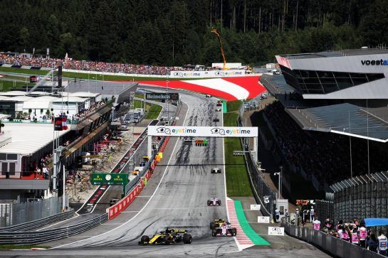 Nico Hulkenberg (GER) Renault Sport F1 Team RS18.
01.07.2018. Formula 1 World Championship, Rd 9, Austrian Grand Prix, Spielberg, Austria, Race Day.
- www.xpbimages.com, EMail: requests@xpbimages.com - copy of publication required for printed pictures. Every used picture is fee-liable. © Copyright: Charniaux / XPB Images
