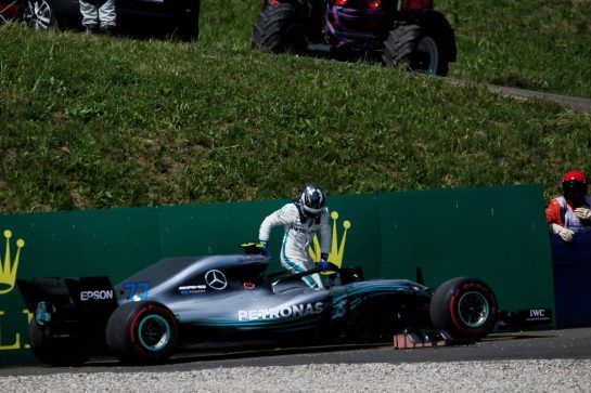 Valtteri Bottas (FIN) Mercedes AMG F1 W09 retired from the race.
01.07.2018. Formula 1 World Championship, Rd 9, Austrian Grand Prix, Spielberg, Austria, Race Day.
- www.xpbimages.com, EMail: requests@xpbimages.com - copy of publication required for printed pictures. Every used picture is fee-liable. © Copyright: Batchelor / XPB Images
