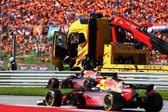 Max Verstappen (NLD) Red Bull Racing RB14 passes team mate Daniel Ricciardo (AUS) Red Bull Racing RB14, who retired from the race.
01.07.2018. Formula 1 World Championship, Rd 9, Austrian Grand Prix, Spielberg, Austria, Race Day.
- www.xpbimages.com, EMail: requests@xpbimages.com - copy of publication required for printed pictures. Every used picture is fee-liable. © Copyright: Bearne / XPB Images
