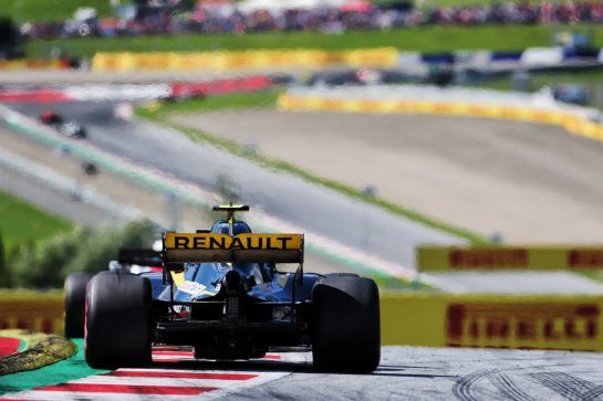 Carlos Sainz Jr (ESP) Renault Sport F1 Team RS18.
01.07.2018. Formula 1 World Championship, Rd 9, Austrian Grand Prix, Spielberg, Austria, Race Day.
- www.xpbimages.com, EMail: requests@xpbimages.com - copy of publication required for printed pictures. Every used picture is fee-liable. © Copyright: Charniaux / XPB Images