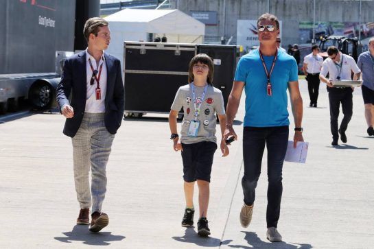 David Coulthard (GBR) Red Bull Racing and Scuderia Toro Advisor / Channel 4 F1 Commentator.
05.07.2018. Formula 1 World Championship, Rd 10, British Grand Prix, Silverstone, England, Preparation Day.
- www.xpbimages.com, EMail: requests@xpbimages.com - copy of publication required for printed pictures. Every used picture is fee-liable. © Copyright: Moy / XPB Images