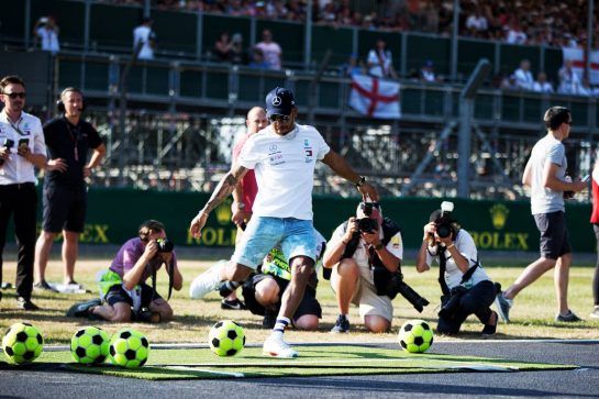 Lewis Hamilton (GBR) Mercedes AMG F1 plays football.
05.07.2018. Formula 1 World Championship, Rd 10, British Grand Prix, Silverstone, England, Preparation Day.
- www.xpbimages.com, EMail: requests@xpbimages.com - copy of publication required for printed pictures. Every used picture is fee-liable. © Copyright: Rew / XPB Images