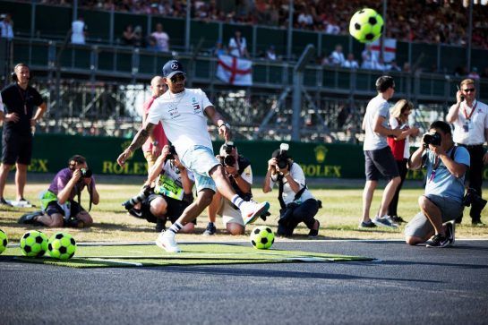 Lewis Hamilton (GBR) Mercedes AMG F1 plays football.
05.07.2018. Formula 1 World Championship, Rd 10, British Grand Prix, Silverstone, England, Preparation Day.
- www.xpbimages.com, EMail: requests@xpbimages.com - copy of publication required for printed pictures. Every used picture is fee-liable. © Copyright: Rew / XPB Images