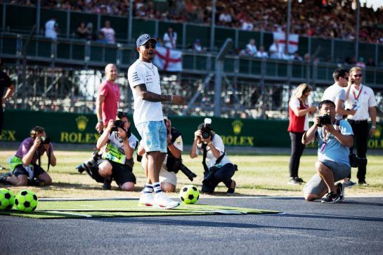 Lewis Hamilton (GBR) Mercedes AMG F1 plays football.
05.07.2018. Formula 1 World Championship, Rd 10, British Grand Prix, Silverstone, England, Preparation Day.
- www.xpbimages.com, EMail: requests@xpbimages.com - copy of publication required for printed pictures. Every used picture is fee-liable. © Copyright: Rew / XPB Images
