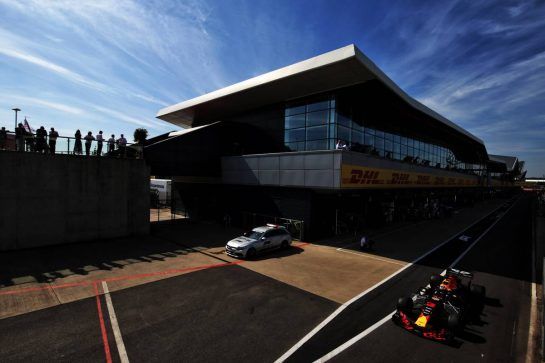 Daniel Ricciardo (AUS) Red Bull Racing RB14.
06.07.2018. Formula 1 World Championship, Rd 10, British Grand Prix, Silverstone, England, Practice Day.
- www.xpbimages.com, EMail: requests@xpbimages.com - copy of publication required for printed pictures. Every used picture is fee-liable. © Copyright: Moy / XPB Images