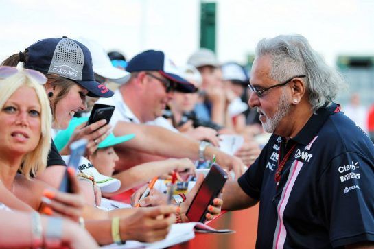 Dr. Vijay Mallya (IND) Sahara Force India F1 Team Owner signs autographs for the fans.
06.07.2018. Formula 1 World Championship, Rd 10, British Grand Prix, Silverstone, England, Practice Day.
- www.xpbimages.com, EMail: requests@xpbimages.com - copy of publication required for printed pictures. Every used picture is fee-liable. © Copyright: Moy / XPB Images