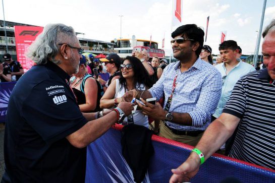 Dr. Vijay Mallya (IND) Sahara Force India F1 Team Owner signs autographs for the fans.
06.07.2018. Formula 1 World Championship, Rd 10, British Grand Prix, Silverstone, England, Practice Day.
- www.xpbimages.com, EMail: requests@xpbimages.com - copy of publication required for printed pictures. Every used picture is fee-liable. © Copyright: Moy / XPB Images