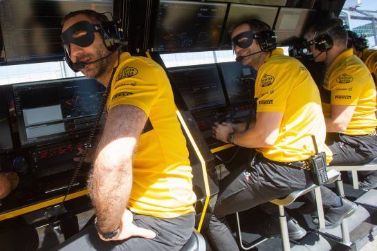 Cyril Abiteboul (FRA) Renault Sport F1 Managing Director and Ciaron Pilbeam (GBR) Renault Sport F1 Team Chief Race Engineer - Incredibles 2.
07.07.2018. Formula 1 World Championship, Rd 10, British Grand Prix, Silverstone, England, Qualifying Day.
- www.xpbimages.com, EMail: requests@xpbimages.com - copy of publication required for printed pictures. Every used picture is fee-liable. © Copyright: Bearne / XPB Images