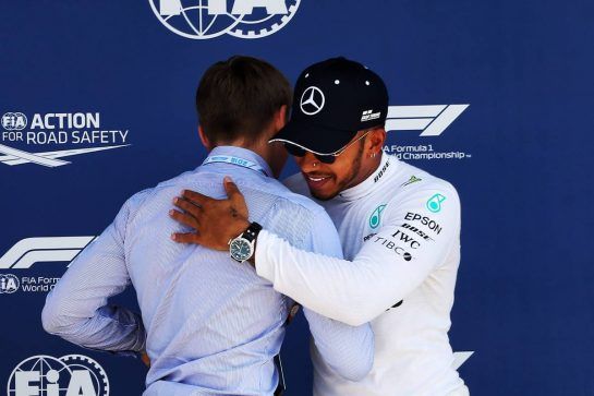 Lewis Hamilton (GBR) Mercedes AMG F1 receives the Pirelli Pole Position award from Billy Monger (GBR) Racing Driver.
07.07.2018. Formula 1 World Championship, Rd 10, British Grand Prix, Silverstone, England, Qualifying Day.
- www.xpbimages.com, EMail: requests@xpbimages.com - copy of publication required for printed pictures. Every used picture is fee-liable. © Copyright: Photo4 / XPB Images