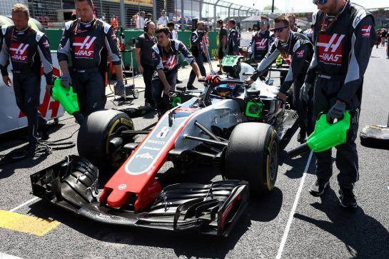 Romain Grosjean (FRA) Haas F1 Team VF-18 on the grid.
08.07.2018. Formula 1 World Championship, Rd 10, British Grand Prix, Silverstone, England, Race Day.
- www.xpbimages.com, EMail: requests@xpbimages.com - copy of publication required for printed pictures. Every used picture is fee-liable. © Copyright: Photo4 / XPB Images