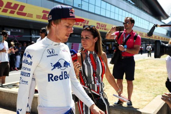 Brendon Hartley (NZL) Scuderia Toro Rosso with Rachel Brookes (GBR) Sky Sports F1 Reporter on the grid.
08.07.2018. Formula 1 World Championship, Rd 10, British Grand Prix, Silverstone, England, Race Day.
- www.xpbimages.com, EMail: requests@xpbimages.com - copy of publication required for printed pictures. Every used picture is fee-liable. © Copyright: Photo4 / XPB Images