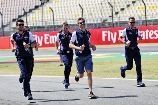 Sergey Sirotkin (RUS) Williams runs the circuit with the team.
19.07.2018. Formula 1 World Championship, Rd 11, German Grand Prix, Hockenheim, Germany, Preparation Day.
- www.xpbimages.com, EMail: requests@xpbimages.com - copy of publication required for printed pictures. Every used picture is fee-liable. © Copyright: Bearne / XPB Images