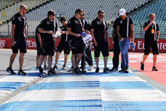 Esteban Ocon (FRA) Sahara Force India F1 Team walks the circuit with the team.
19.07.2018. Formula 1 World Championship, Rd 11, German Grand Prix, Hockenheim, Germany, Preparation Day.
- www.xpbimages.com, EMail: requests@xpbimages.com - copy of publication required for printed pictures. Every used picture is fee-liable. © Copyright: Moy / XPB Images