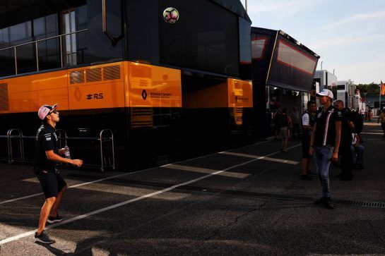 Sergio Perez (MEX) Sahara Force India F1 and team mate Esteban Ocon (FRA) Sahara Force India F1 Team play football in the paddock.
19.07.2018. Formula 1 World Championship, Rd 11, German Grand Prix, Hockenheim, Germany, Preparation Day.
- www.xpbimages.com, EMail: requests@xpbimages.com - copy of publication required for printed pictures. Every used picture is fee-liable. © Copyright: Schaber / XPB Images