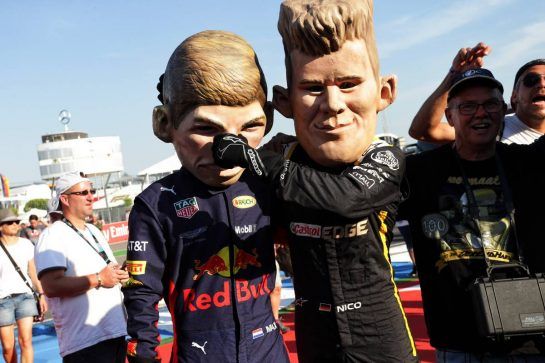 Nico Hulkenberg (GER) Renault Sport F1 Team - bobble head, with Max Verstappen (NLD) Red Bull Racing.
19.07.2018. Formula 1 World Championship, Rd 11, German Grand Prix, Hockenheim, Germany, Preparation Day.
- www.xpbimages.com, EMail: requests@xpbimages.com - copy of publication required for printed pictures. Every used picture is fee-liable. © Copyright: Bearne / XPB Images