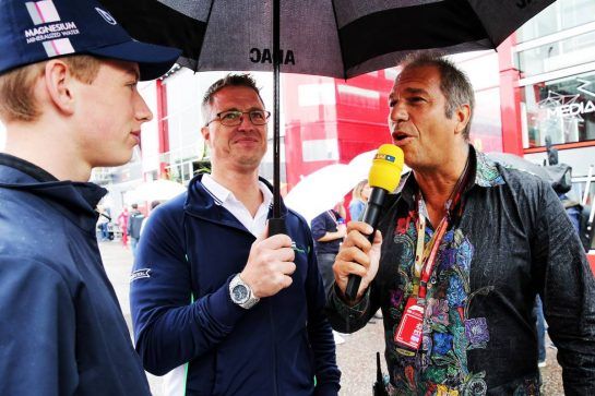 (L to R): David Schumacher (GER) Formula 4 Racing Driver with his father Ralf Schumacher (GER) and Kai Ebel (GER) RTL TV Presenter.
21.07.2018. Formula 1 World Championship, Rd 11, German Grand Prix, Hockenheim, Germany, Qualifying Day.
- www.xpbimages.com, EMail: requests@xpbimages.com - copy of publication required for printed pictures. Every used picture is fee-liable. © Copyright: Bearne / XPB Images