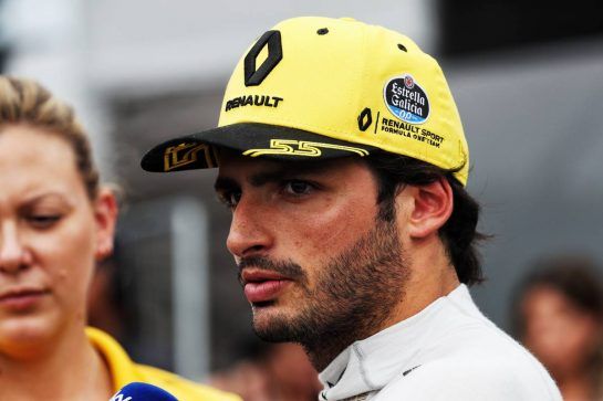 Carlos Sainz Jr (ESP) Renault Sport F1 Team with the media.
21.07.2018. Formula 1 World Championship, Rd 11, German Grand Prix, Hockenheim, Germany, Qualifying Day.
- www.xpbimages.com, EMail: requests@xpbimages.com - copy of publication required for printed pictures. Every used picture is fee-liable. © Copyright: Photo4 / XPB Images