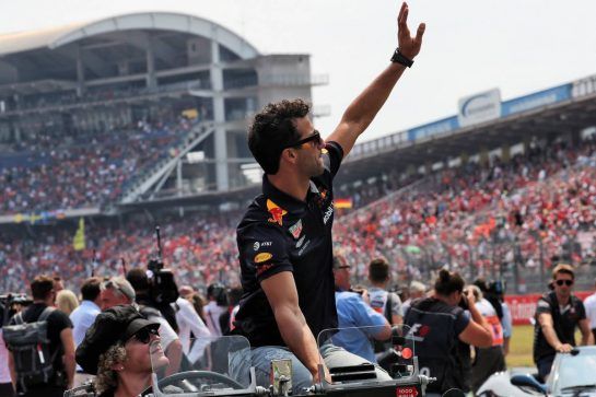 Daniel Ricciardo (AUS) Red Bull Racing on the drivers parade.
22.07.2018. Formula 1 World Championship, Rd 11, German Grand Prix, Hockenheim, Germany, Race Day.
- www.xpbimages.com, EMail: requests@xpbimages.com - copy of publication required for printed pictures. Every used picture is fee-liable. © Copyright: Photo4 / XPB Images