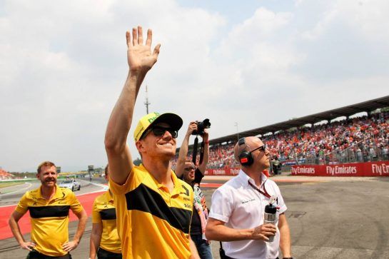 Nico Hulkenberg (GER) Renault Sport F1 Team on the drivers parade.
22.07.2018. Formula 1 World Championship, Rd 11, German Grand Prix, Hockenheim, Germany, Race Day.
- www.xpbimages.com, EMail: requests@xpbimages.com - copy of publication required for printed pictures. Every used picture is fee-liable. © Copyright: Schaber / XPB Images