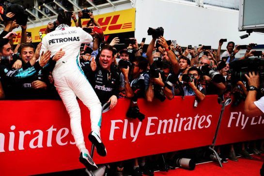 Race winner Lewis Hamilton (GBR) Mercedes AMG F1 celebrates with the team in parc ferme.
22.07.2018. Formula 1 World Championship, Rd 11, German Grand Prix, Hockenheim, Germany, Race Day.
- www.xpbimages.com, EMail: requests@xpbimages.com - copy of publication required for printed pictures. Every used picture is fee-liable. © Copyright: Moy / XPB Images