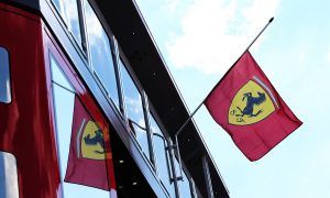 Ferrari drivers and team honour Marchionne in Hungary