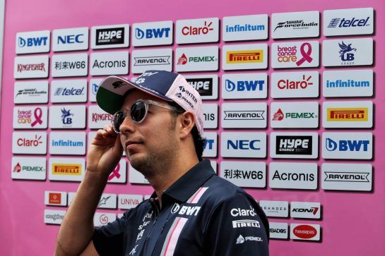 Sergio Perez (MEX) Sahara Force India F1 with the media.
26.07.2018. Formula 1 World Championship, Rd 12, Hungarian Grand Prix, Budapest, Hungary, Preparation Day.
- www.xpbimages.com, EMail: requests@xpbimages.com - copy of publication required for printed pictures. Every used picture is fee-liable. © Copyright: Moy / XPB Images