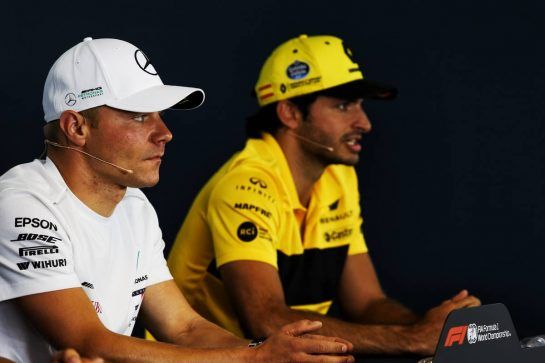 (L to R): Valtteri Bottas (FIN) Mercedes AMG F1 and Carlos Sainz Jr (ESP) Renault Sport F1 Team in the FIA Press Conference.
26.07.2018. Formula 1 World Championship, Rd 12, Hungarian Grand Prix, Budapest, Hungary, Preparation Day.
- www.xpbimages.com, EMail: requests@xpbimages.com - copy of publication required for printed pictures. Every used picture is fee-liable. © Copyright: Moy / XPB Images