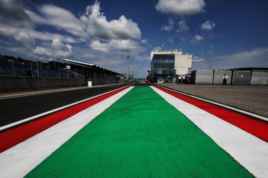 Circuit atmosphere - pit lane entry.
26.07.2018. Formula 1 World Championship, Rd 12, Hungarian Grand Prix, Budapest, Hungary, Preparation Day.
- www.xpbimages.com, EMail: requests@xpbimages.com - copy of publication required for printed pictures. Every used picture is fee-liable. © Copyright: Moy / XPB Images