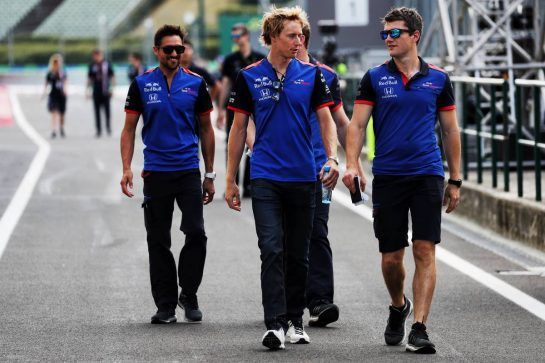 Brendon Hartley (NZL) Scuderia Toro Rosso walks the circuit with the team.
26.07.2018. Formula 1 World Championship, Rd 12, Hungarian Grand Prix, Budapest, Hungary, Preparation Day.
- www.xpbimages.com, EMail: requests@xpbimages.com - copy of publication required for printed pictures. Every used picture is fee-liable. © Copyright: Photo4 / XPB Images