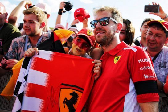 Sebastian Vettel (GER) Ferrari with fans.
26.07.2018. Formula 1 World Championship, Rd 12, Hungarian Grand Prix, Budapest, Hungary, Preparation Day.
- www.xpbimages.com, EMail: requests@xpbimages.com - copy of publication required for printed pictures. Every used picture is fee-liable. © Copyright: Bearne / XPB Images