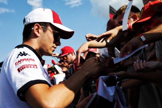Charles Leclerc (MON) Sauber F1 Team signs autographs for the fans.
26.07.2018. Formula 1 World Championship, Rd 12, Hungarian Grand Prix, Budapest, Hungary, Preparation Day.
- www.xpbimages.com, EMail: requests@xpbimages.com - copy of publication required for printed pictures. Every used picture is fee-liable. © Copyright: Bearne / XPB Images