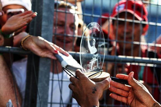 Lewis Hamilton (GBR) Mercedes AMG F1 signs autographs for the fans.
26.07.2018. Formula 1 World Championship, Rd 12, Hungarian Grand Prix, Budapest, Hungary, Preparation Day.
- www.xpbimages.com, EMail: requests@xpbimages.com - copy of publication required for printed pictures. Every used picture is fee-liable. © Copyright: Moy / XPB Images