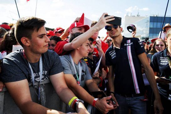 Esteban Ocon (FRA) Sahara Force India F1 Team with fans.
26.07.2018. Formula 1 World Championship, Rd 12, Hungarian Grand Prix, Budapest, Hungary, Preparation Day.
- www.xpbimages.com, EMail: requests@xpbimages.com - copy of publication required for printed pictures. Every used picture is fee-liable. © Copyright: Moy / XPB Images