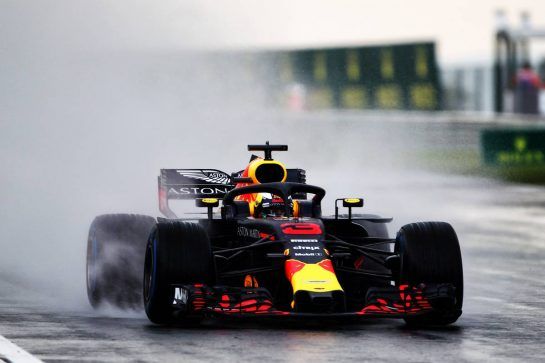 Daniel Ricciardo (AUS) Red Bull Racing RB14.
28.07.2018. Formula 1 World Championship, Rd 12, Hungarian Grand Prix, Budapest, Hungary, Qualifying Day.
- www.xpbimages.com, EMail: requests@xpbimages.com - copy of publication required for printed pictures. Every used picture is fee-liable. © Copyright: Photo4 / XPB Images
