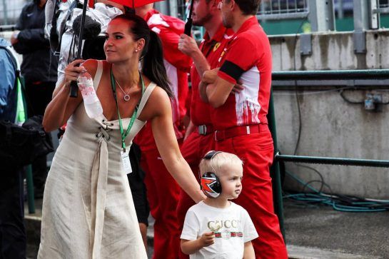 Minttu Raikkonen (FIN) with son Robin Raikkonen (FIN), enjoying an ice cream in qualifying parc ferme.
28.07.2018. Formula 1 World Championship, Rd 12, Hungarian Grand Prix, Budapest, Hungary, Qualifying Day.
- www.xpbimages.com, EMail: requests@xpbimages.com - copy of publication required for printed pictures. Every used picture is fee-liable. © Copyright: Photo4 / XPB Images