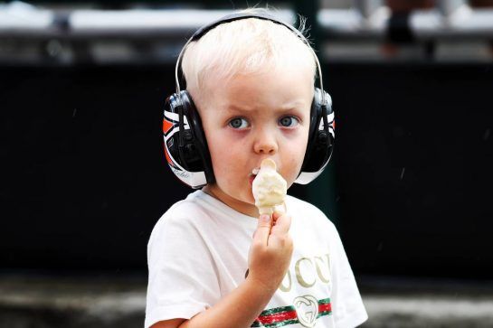 Robin Raikkonen (FIN), son of Kimi Raikkonen (FIN) Ferrari, enjoying an ice cream in qualifying parc ferme.
28.07.2018. Formula 1 World Championship, Rd 12, Hungarian Grand Prix, Budapest, Hungary, Qualifying Day.
- www.xpbimages.com, EMail: requests@xpbimages.com - copy of publication required for printed pictures. Every used picture is fee-liable. © Copyright: Photo4 / XPB Images