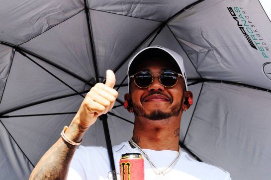 Lewis Hamilton (GBR) Mercedes AMG F1 on the drivers parade.
29.07.2018. Formula 1 World Championship, Rd 12, Hungarian Grand Prix, Budapest, Hungary, Race Day.
- www.xpbimages.com, EMail: requests@xpbimages.com - copy of publication required for printed pictures. Every used picture is fee-liable. © Copyright: Photo4 / XPB Images