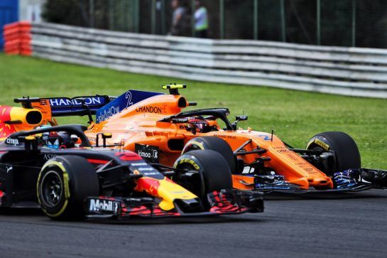 Daniel Ricciardo (AUS) Red Bull Racing RB14 and Stoffel Vandoorne (BEL) McLaren MCL33 battle for position.
29.07.2018. Formula 1 World Championship, Rd 12, Hungarian Grand Prix, Budapest, Hungary, Race Day.
- www.xpbimages.com, EMail: requests@xpbimages.com - copy of publication required for printed pictures. Every used picture is fee-liable. © Copyright: Photo4 / XPB Images